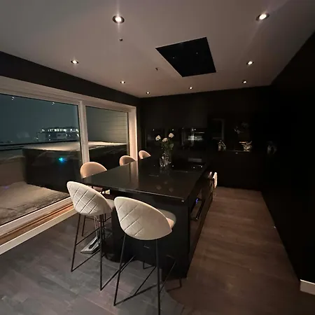Apartamento Skyline Penthouse With Private Terrace & Jacuzzi *