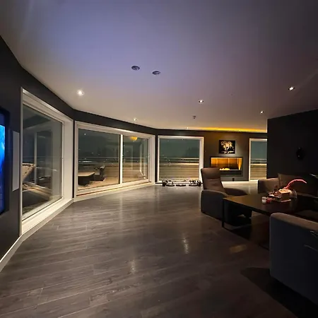 Lägenhet Skyline Penthouse With Private Terrace And Free Parking *