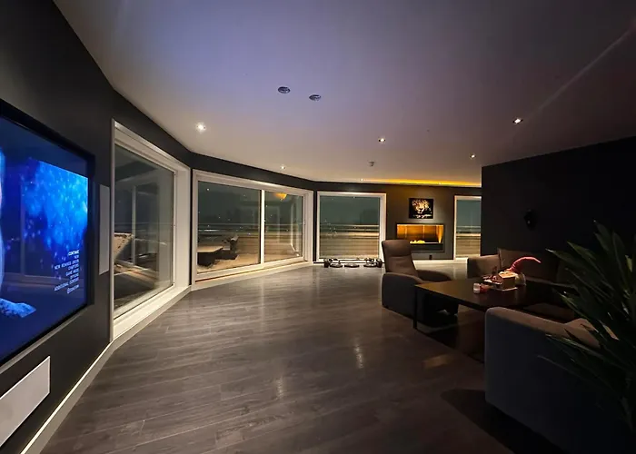 Apartamento Skyline Penthouse With Private Terrace & Jacuzzi *